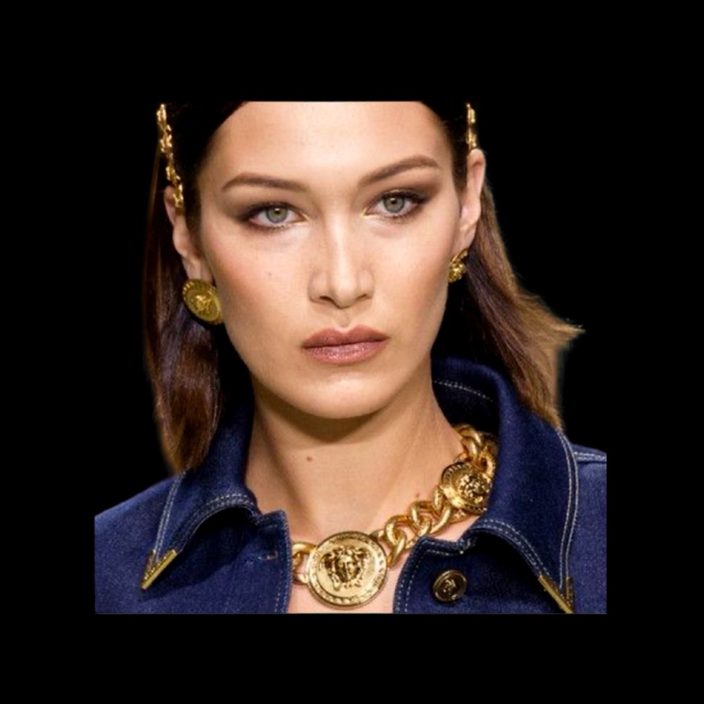 Versace XL Medusa Medallion Gold Chain Link Necklace - Picture 8 of 16